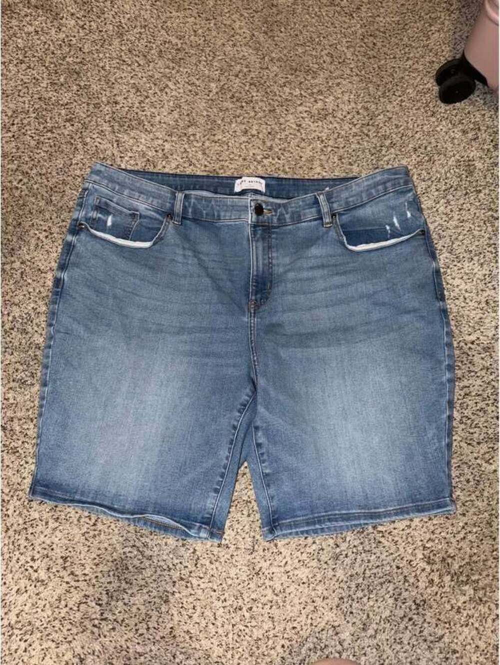 Women’s Lane Bryant plus size denim shorts Sz 24